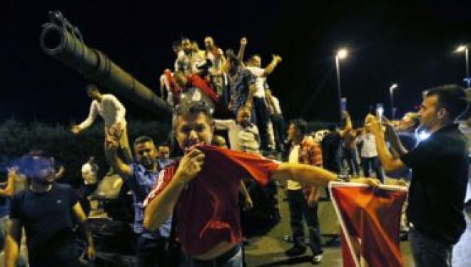 Kthehet normalitetit pas përpjekjes për grushtshtet në Turqia