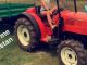 Cila këngëtare shqiptare po vozit Traktor? (Foto)