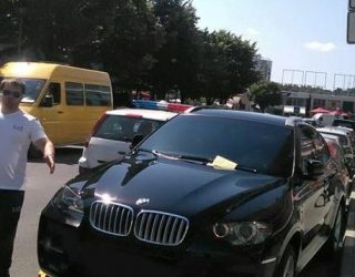 Goditen të ‘fortët’ e kryeqytetit, ja ç’ndodh me BMW X6 e ML (Foto)