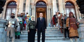 Brenda pallatit të Erdogan dhe luksi i shfrenuar i Emines (Foto)
