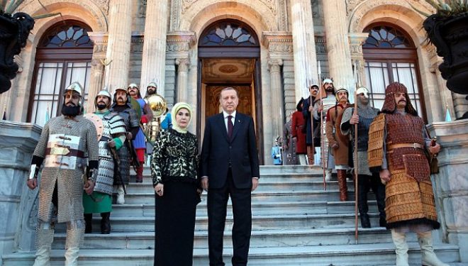 Brenda pallatit të Erdogan dhe luksi i shfrenuar i Emines (Foto)