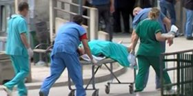 Tiranë, bie në humnerë, i riu vdes në spital