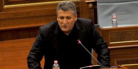 Policia i reagon Zafir Berishës
