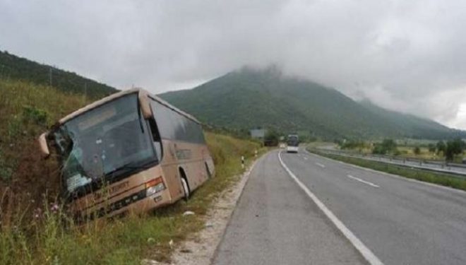 Aksidentohet autobusi Burrel-Tiranë, shumë persona të plagosur