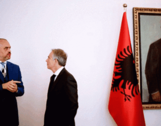 “Tony Blair transporton drogën e Edi Ramës në shtetet e Perëndimit”