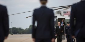 Biden zbret në Kosovë, pritet me nderime të larta shtetërore
