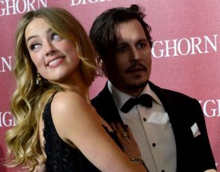 Çmenduria e Depp, pret gishtin dhe shkruan me gjak në pasqyrë