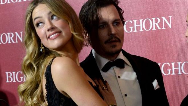 Çmenduria e Depp, pret gishtin dhe shkruan me gjak në pasqyrë