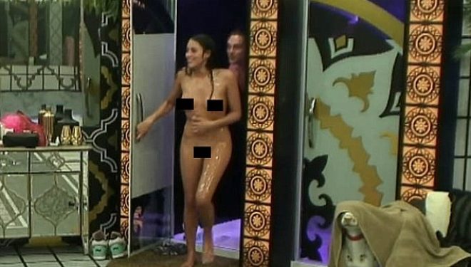 Simpson shokon ndjekësit e CBB, shfaqet nudo pas romancës në dush (FOTO, +18)
