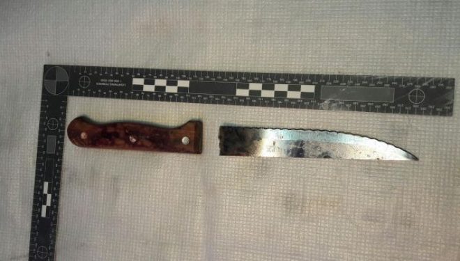 Tenton të vrasë me thikë e sopatë fqinjin, arrestohet në flagrancë 58 vjeçari