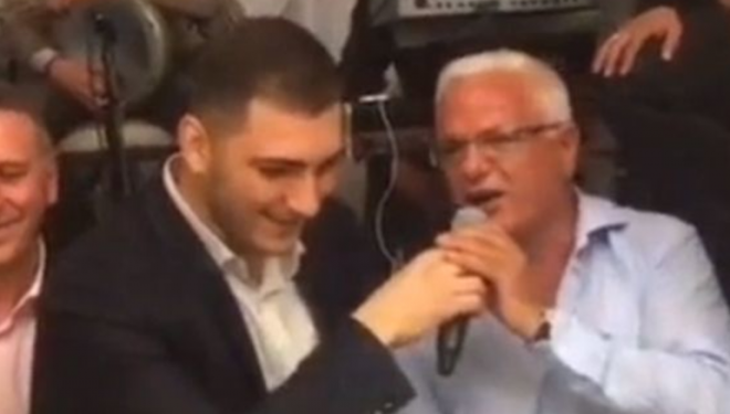Ja si këndon Adem Grabovci në dasmën e nipit (Video)