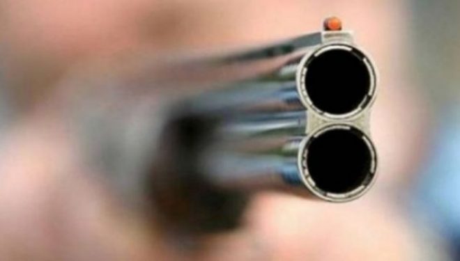 Berat, arrestohet 16-vjeçari, plagosi aksidentalisht një burrë teksa gjuante për kafshë të egra