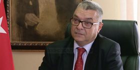 Ambasadori turk: Vëllezërit shqiptarë, me Erdoganin, vazhdoni të pushoni në Antali