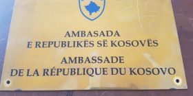 Grafite serbe në Ambasadën e Kosovës në Paris, MPJ dënon sulmin