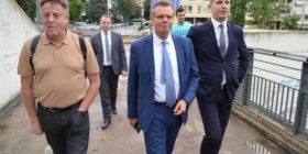 Biznesi i “bashkon” shqiptarët dhe serbët e Mitrovicës