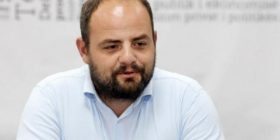 Zyrtari i Vetëvendosjes nga Shqipëria bën thirrje për rrënimin e Kishës në oborrin e UP’së