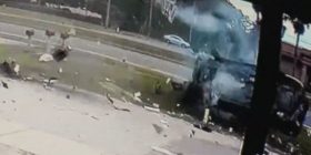 Nuk mund ta besoni se çfarë ndodhi me shoferin pas këtij aksidenti dramatik (Video)