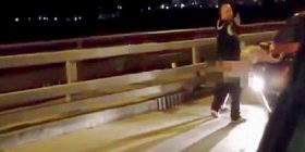 Çifti ndalon dhe bën seks në mes të autostradës (Foto-Video+18)