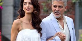George Clooney rrezaton pranë gruas së tij (Foto)