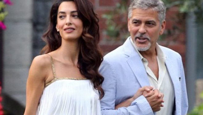 George Clooney rrezaton pranë gruas së tij (Foto)