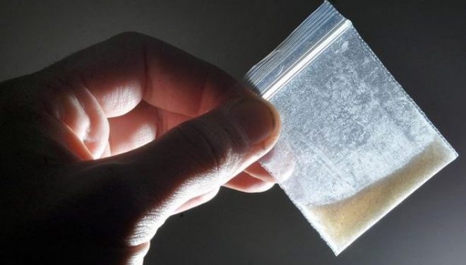 Fut kokainë në çantën e së fejuarës, arrestohet 37 vjeçari