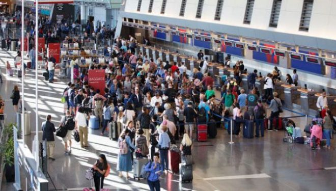 Delta Air Lines’it i prishen kompjuterët, shtyhen dhe anulohen fluturime në mbarë botën