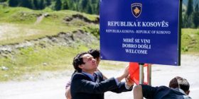 Autoritetet malazeze ndalojnë dy deputetë dhe disa qytetarë të Kosovës në Zhlep