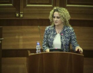 Çfarë i gjeti policia Donika Kadaj-Bujupit dhe Aida Dërgutit në Kuvendin e Kosovës?