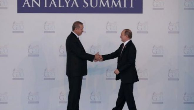 DW: Erdogan i bie në gjunjë Putinit