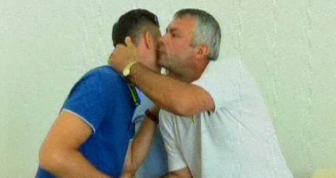 Dy familje shkodrane falin gjakun dhe shtrijnë dorën e pajtimit