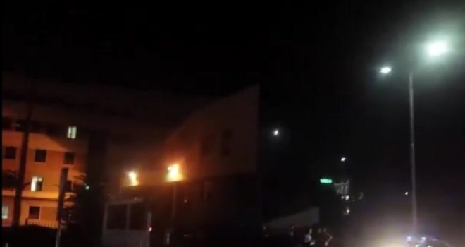 LAJMI I FUNDIT (LIVE): Shpërthim i fuqishëm te Kuvendi i Kosovës (Foto/Video)