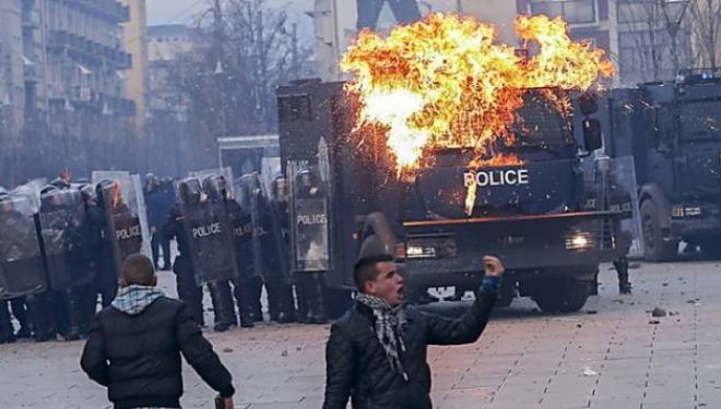 Lufta për pushtet mund të shkaktojë trazira në Kosovë