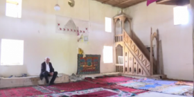 Hoxha që la xhaminë për luftë (Video)