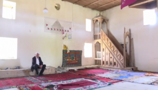 Hoxha që la xhaminë për luftë (Video)
