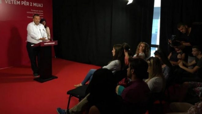 Hoxha: S’ka stabilitet pa dorëheqjen e Veselit dhe Thaçit