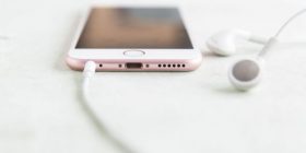 Ja pse Apple ka larguar portin e kufjeve në iPhone 7