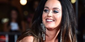 Rrëfehet Katy Perry: Terapia më mban normale