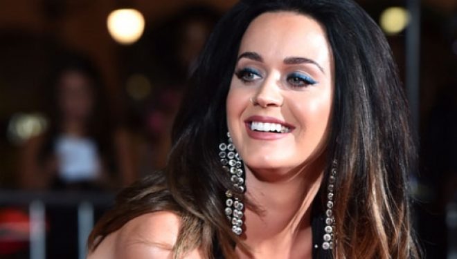 Rrëfehet Katy Perry: Terapia më mban normale