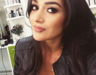 Klea Huta më seksi se kurrë, ekspozon këmbët (Foto)