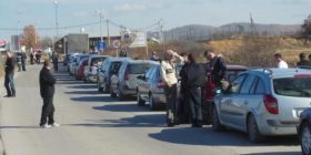 Kolona me kilometra në Merdarë