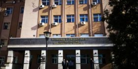 Sulmohet Komuna e Prishtinës, ja çka u gjuajt në korridoret e saj
