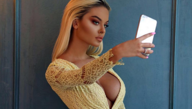 Me kë po i kalon pushimet Kristin Prengaj? (Foto)