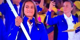 Majlinda vështirë iu përmbajt lotëve teksa mbajti flamurin në hapje të Rio 2016 (Foto/Video)