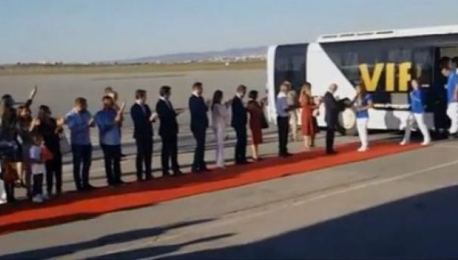 Majlinda Kelmendi arrin në Kosovë (Video)