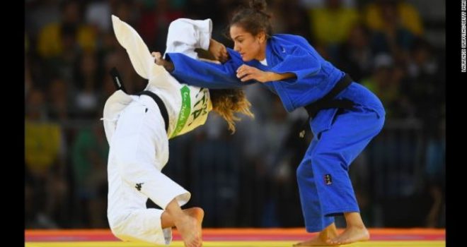 CNN: Majlindës së artë iu desh vetëm medalja