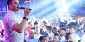 Pse nuk guxon Meda ti prek me dorë adhurueset?