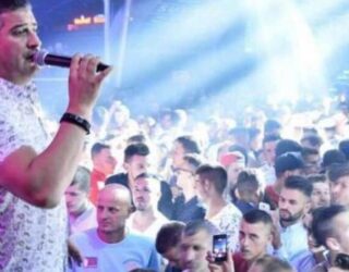 Pse nuk guxon Meda ti prek me dorë adhurueset?