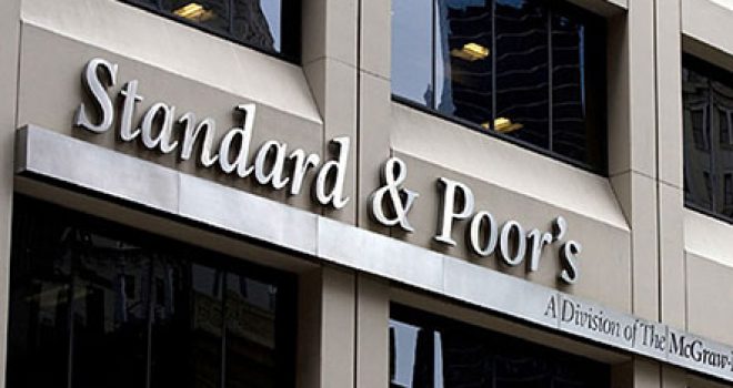 “Standard & Poor’s”: Ekonomia, stabël. Zgjedhjet mund të jenë një risk (Video)