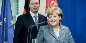 Merkel letër Vuçiq’it: Normalizo marrëdhëniet me Kosovën
