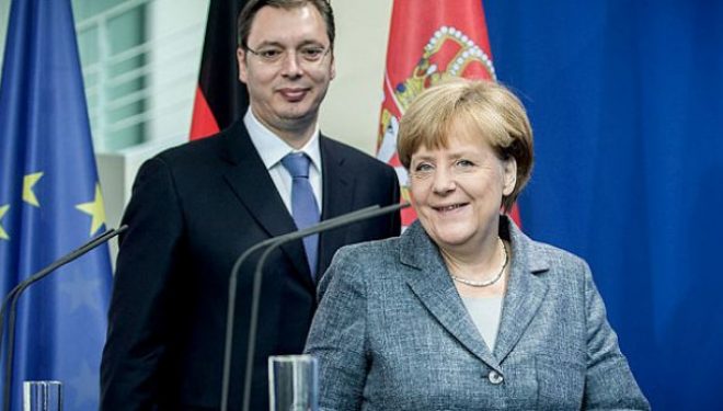 Merkel letër Vuçiq’it: Normalizo marrëdhëniet me Kosovën